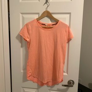 Underarmour Run Tshirt in Medium 🍑